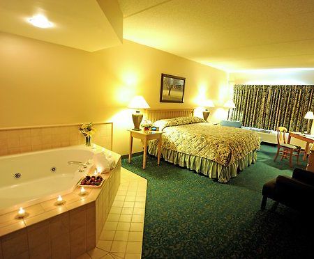 The Lodge At Geneva Room photo